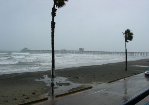 The Oceanside Pier and beach at 11:41 a.m., 15 December 2008